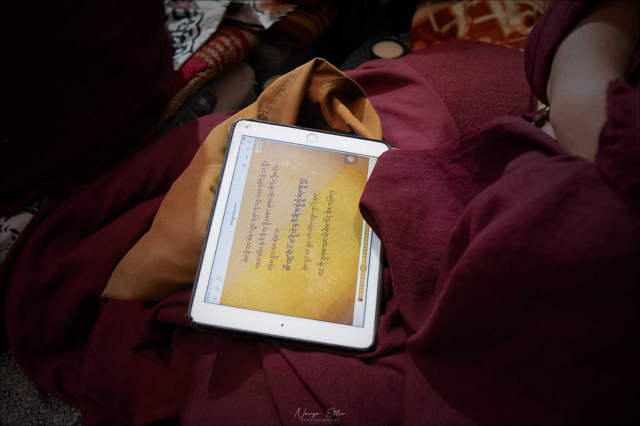 Essere monaco non vieta l'uso di aggeggi moderni!