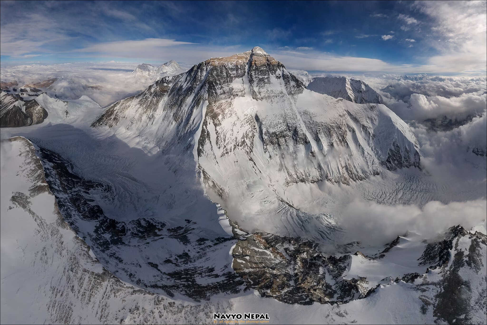 Vista panoramica da un drone del Everest