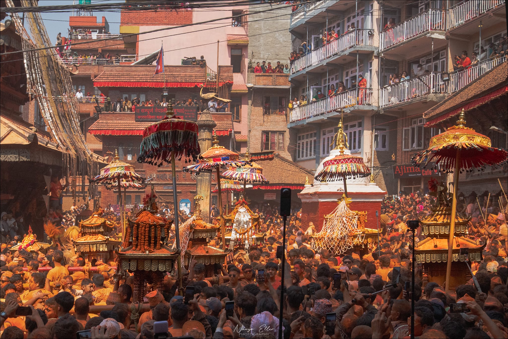 Balkumari Layaku, la piazza centrale pulpula di khats